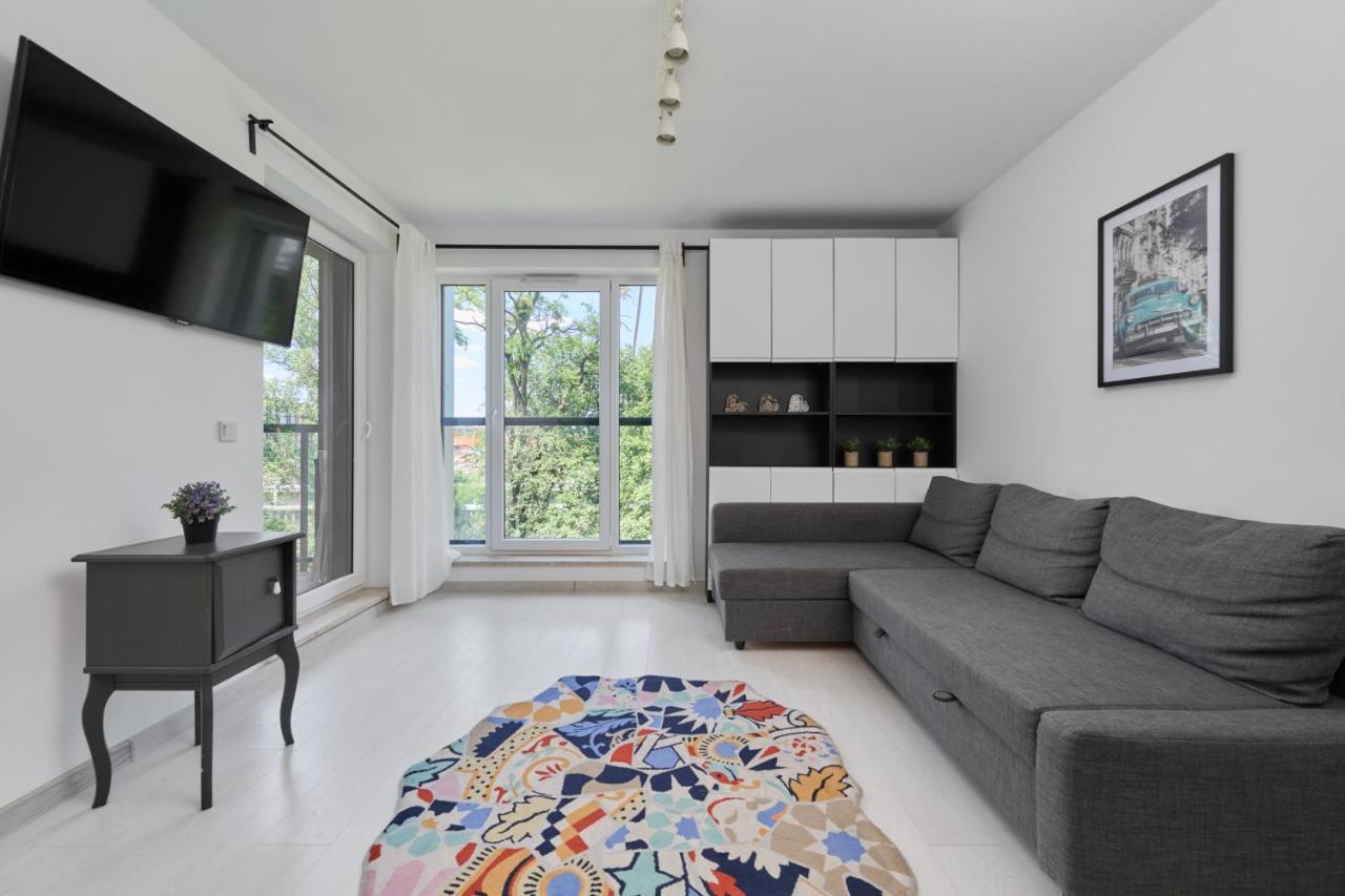 Apartment Spacious Dmowskiego By The River With Parking & Balcony By Renters *