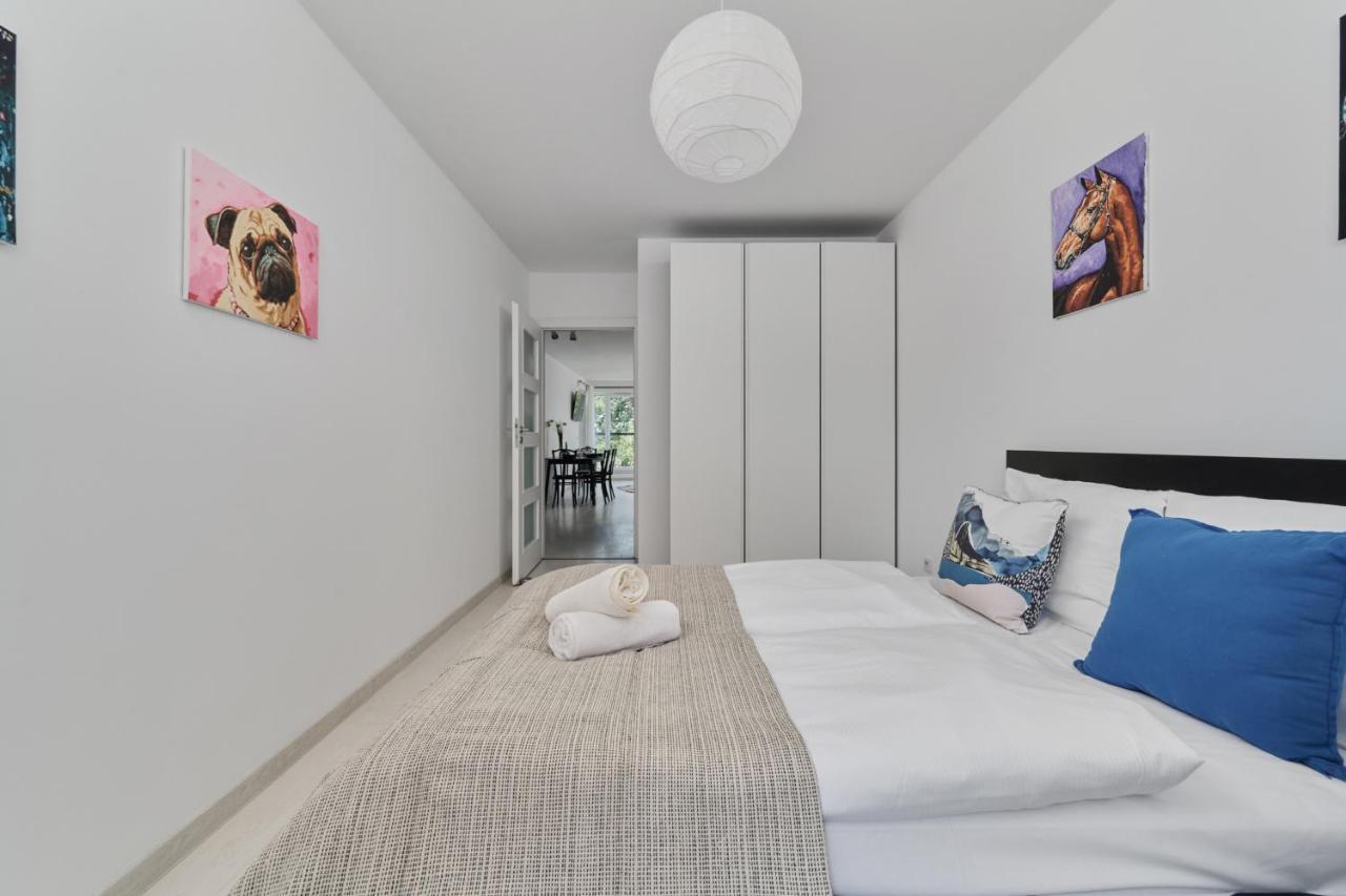 Spacious Dmowskiego By The River With Parking & Balcony By Renters Wroclaw