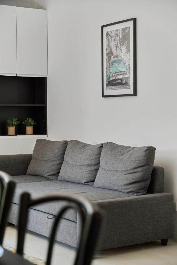 Spacious Dmowskiego By The River With Parking & Balcony By Renters Wroclaw