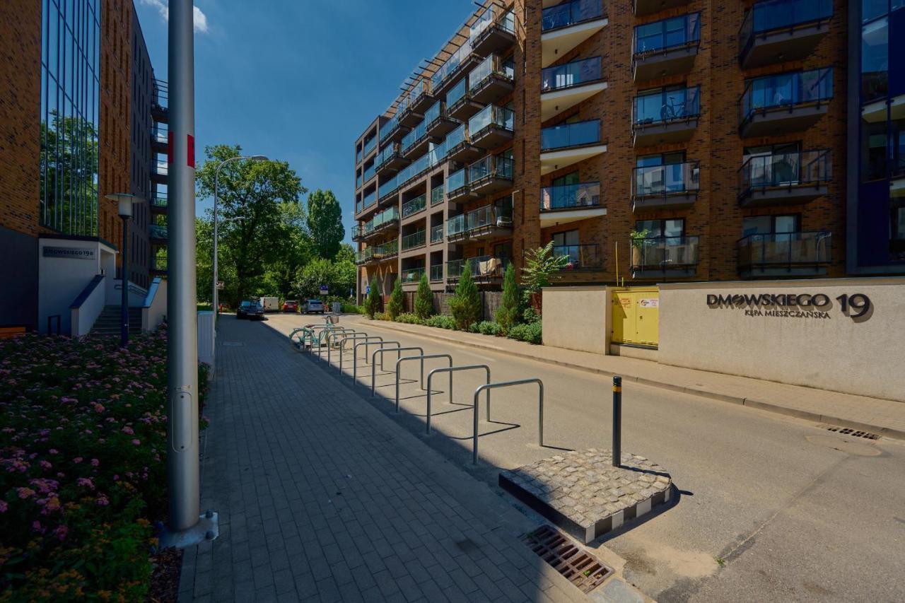 Spacious Dmowskiego By The River With Parking & Balcony By Renters Apartment