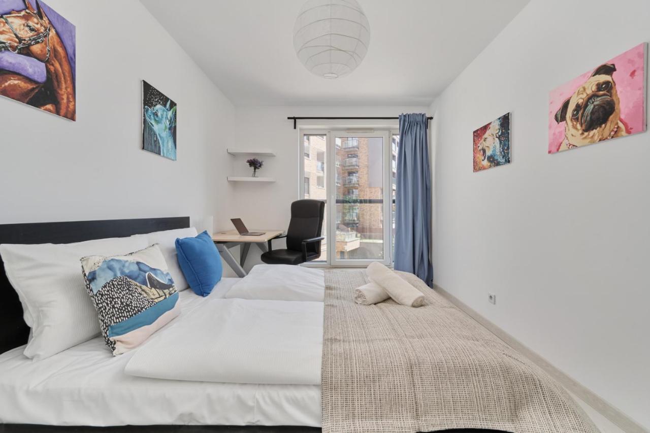 Spacious Dmowskiego By The River With Parking & Balcony By Renters Apartment