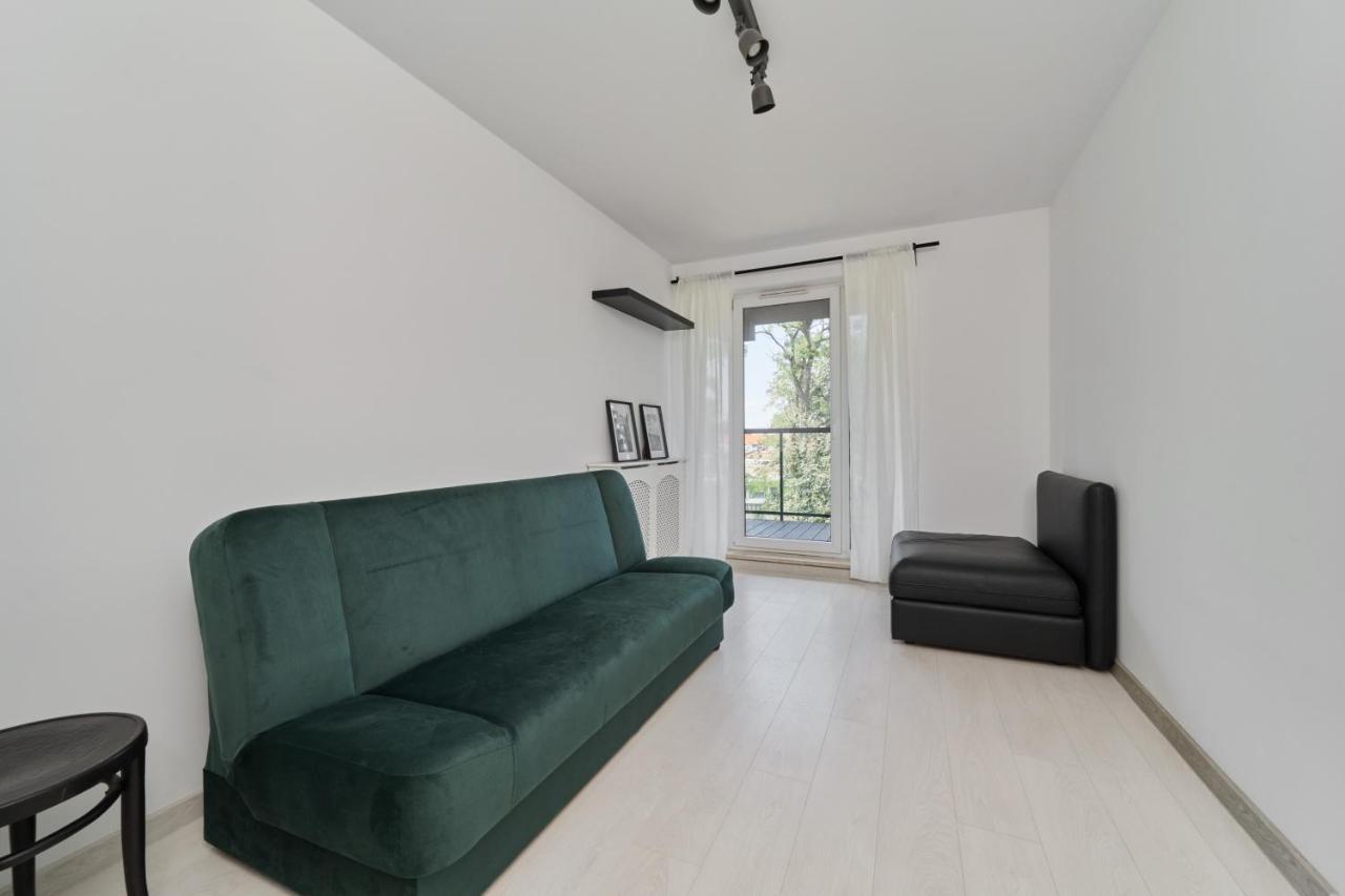 Spacious Dmowskiego By The River With Parking & Balcony By Renters Wroclaw