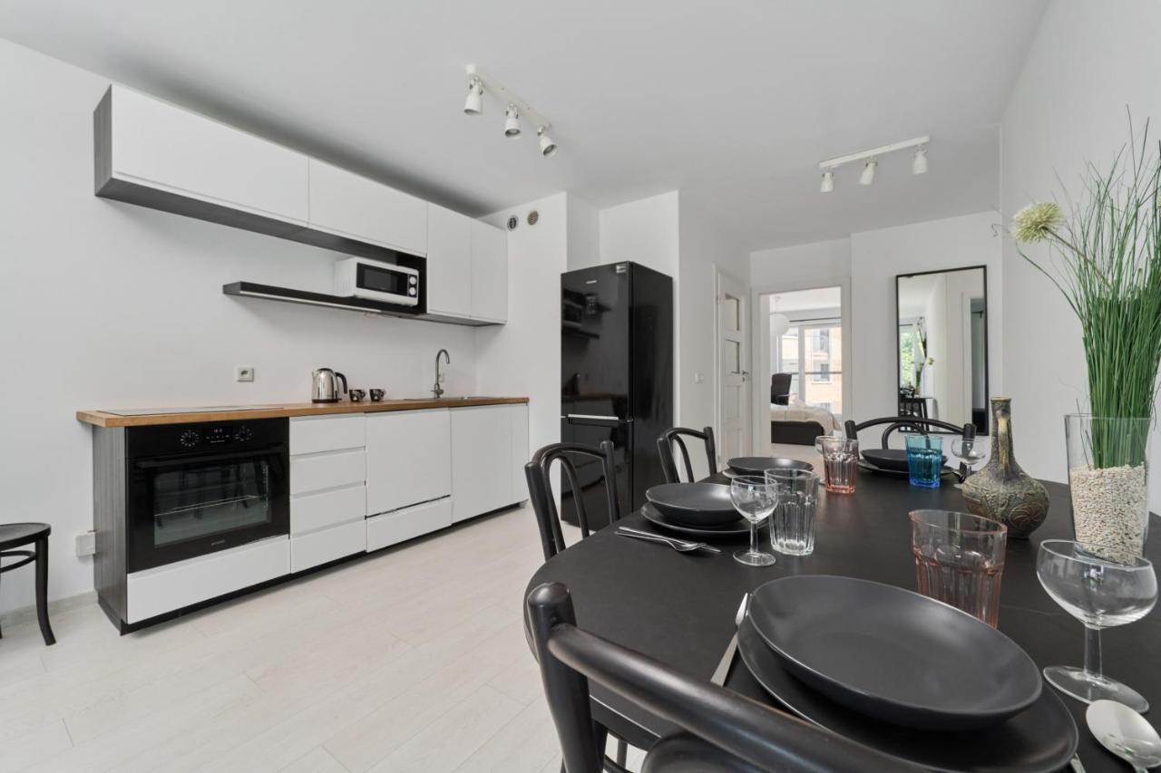 Spacious Dmowskiego By The River With Parking & Balcony By Renters Apartment *