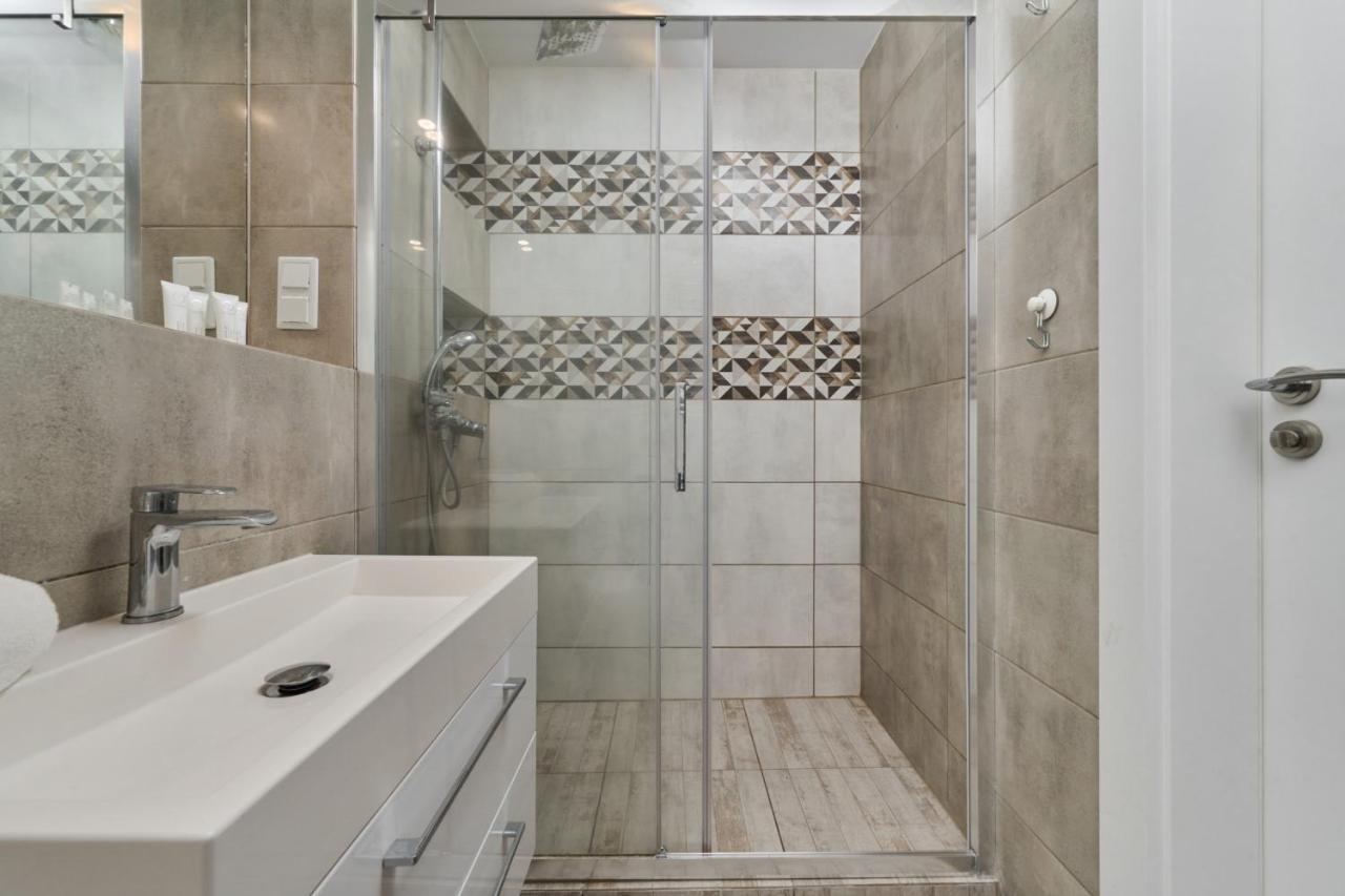 Spacious Dmowskiego By The River With Parking & Balcony By Renters Appartamento Breslavia