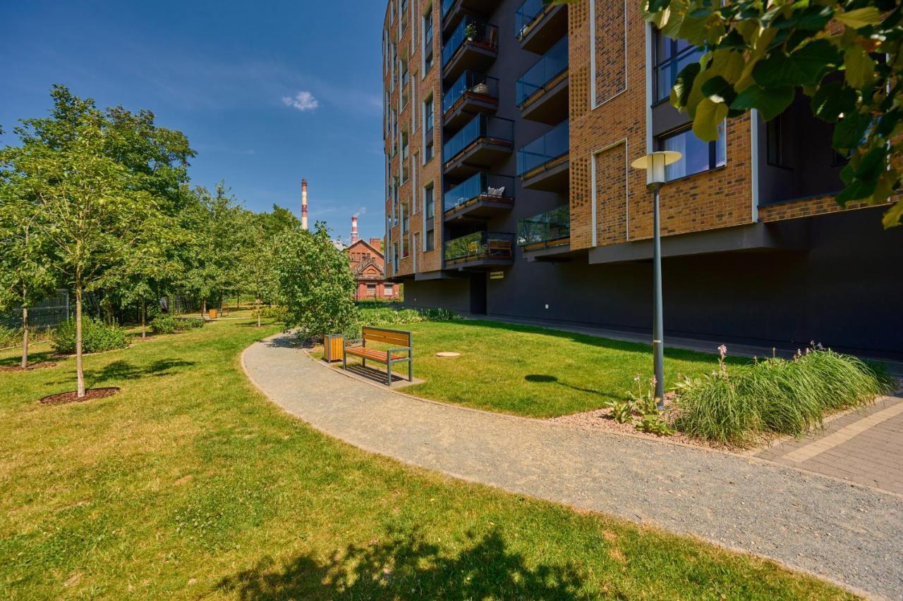 Spacious Dmowskiego By The River With Parking & Balcony By Renters * Breslavia